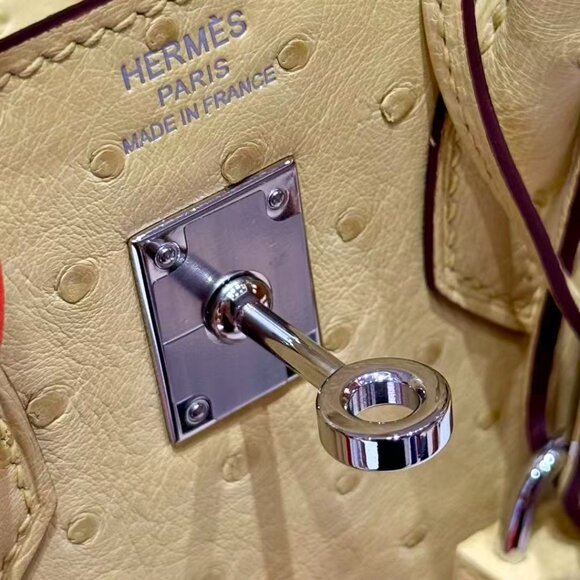 Classic Hermes Bag: A Stylish and Versatile Choice for Elegance - Picture 6 of 7